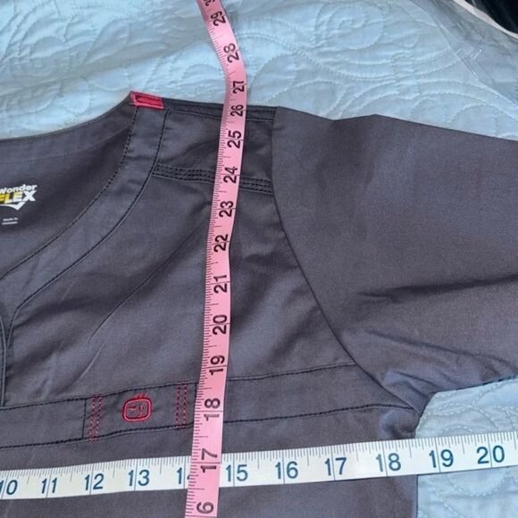 WonderWink Flex Womens Scrub Top Grey Short Sleeve V-Neck S Polyester/Spandex - Picture 6 of 6